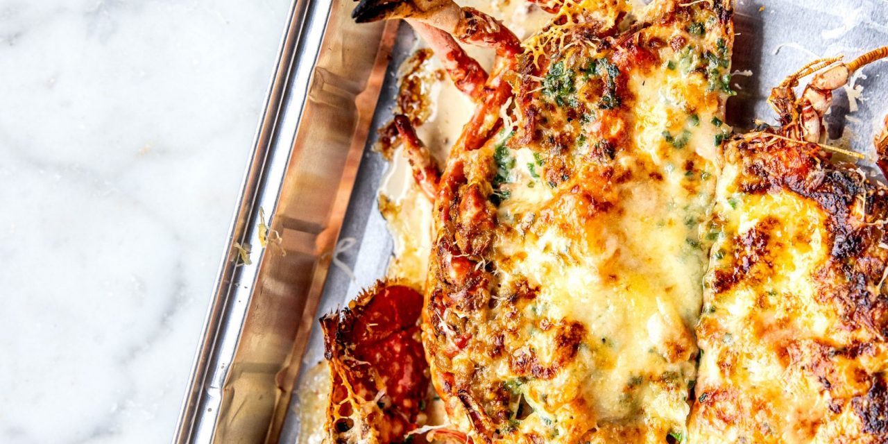 LOBSTER IN CONTAINER_